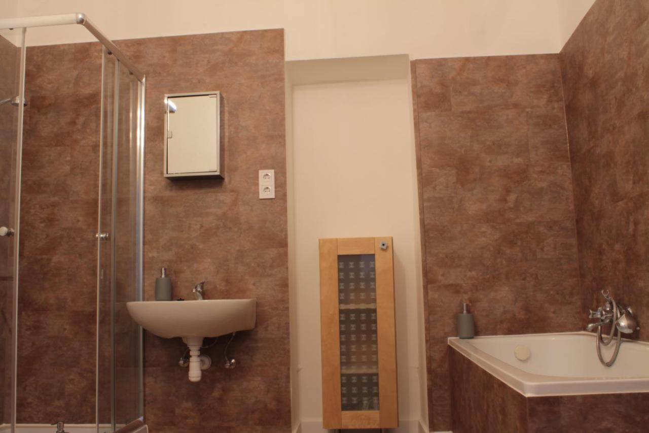 Zwinger Apartman 쇼프론 외부 사진